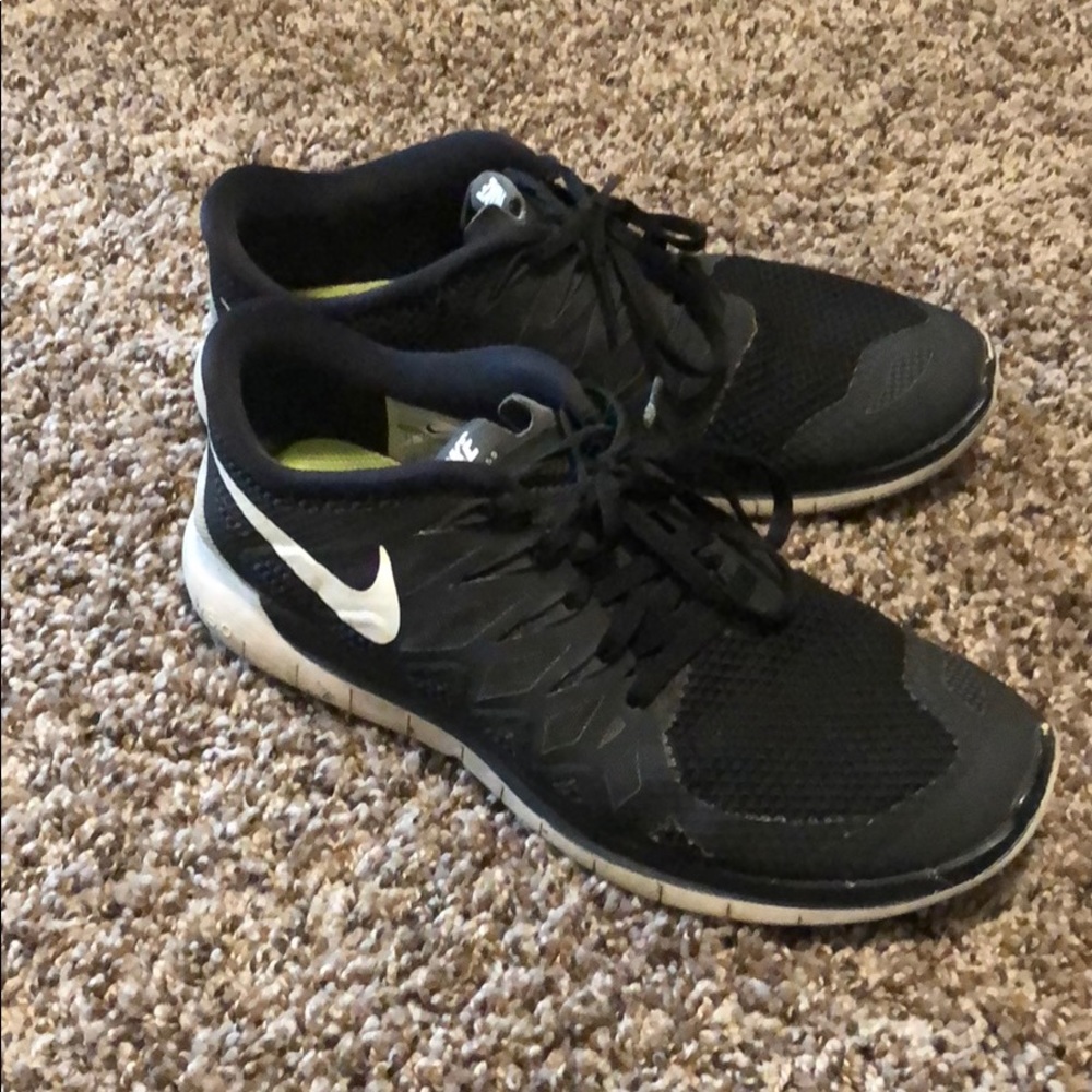 Women’s nike shoes (running, lifting, active)